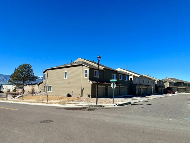 Building Photo - LIKE NEW CHAPEL HEIGHTS TOWNHOME w/ PIKES PEAK VIEWS - Security Deposit Waiver Available