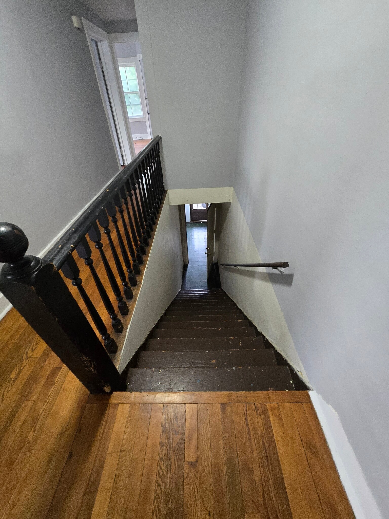 View of entrance - 221 Scottwood Ave