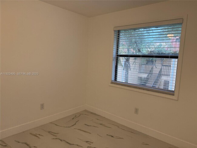 Building Photo - 9726 Hammocks Blvd