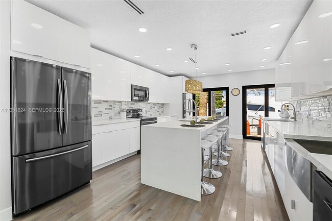Building Photo - 2301 E Las Olas Blvd