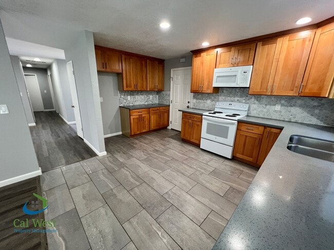 Building Photo - $5,295 - Sunnyvale Remodeled 3 Bedroom 2 Bath Single Story Home near Apple Campus!