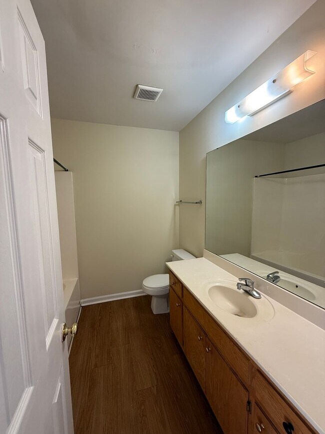 Building Photo - Two bedroom, 1.5 townhouse in Graham (Park...