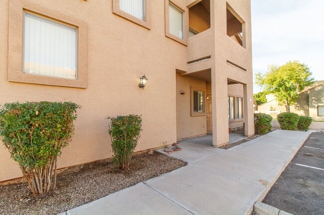 Building Photo - Beautiful, freshly upgraded 2 bedroom/ 2 bathroom condo in Mesa!