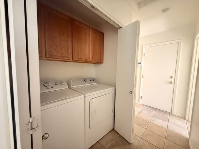 Building Photo - Cul-de-Sac Living | 3 Bed + Bonus Room | Pool + Greenbelt Views