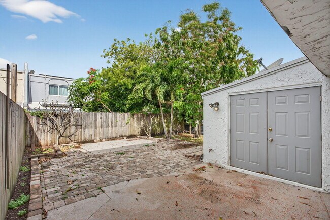 Building Photo - 7599 NW 73rd Terrace