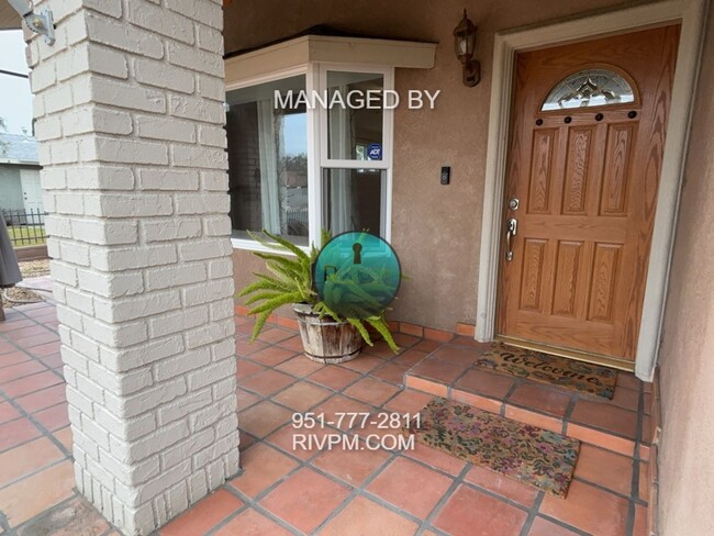 Building Photo - Charming 3-Bedroom Pool Home for Rent in R...