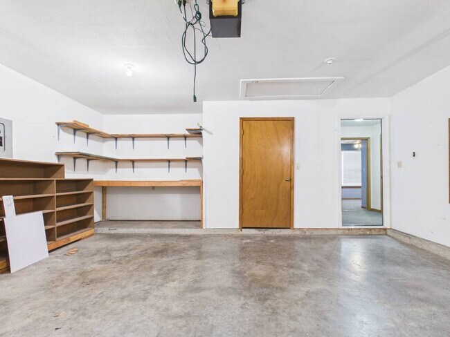 Building Photo - 1213 Fox Run Dr
