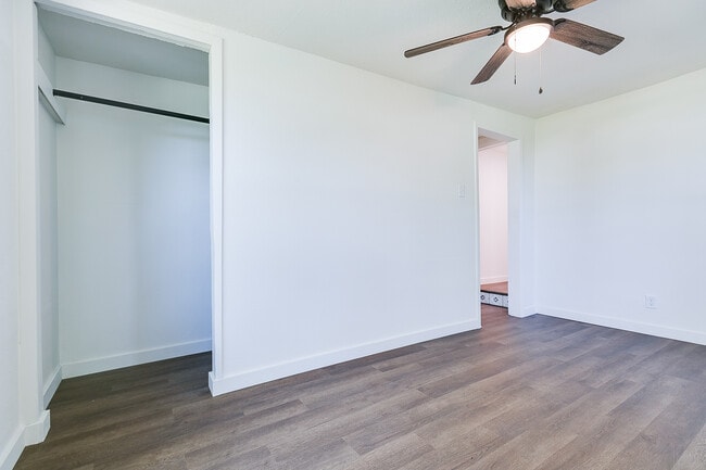 Building Photo - 512 E 18th St