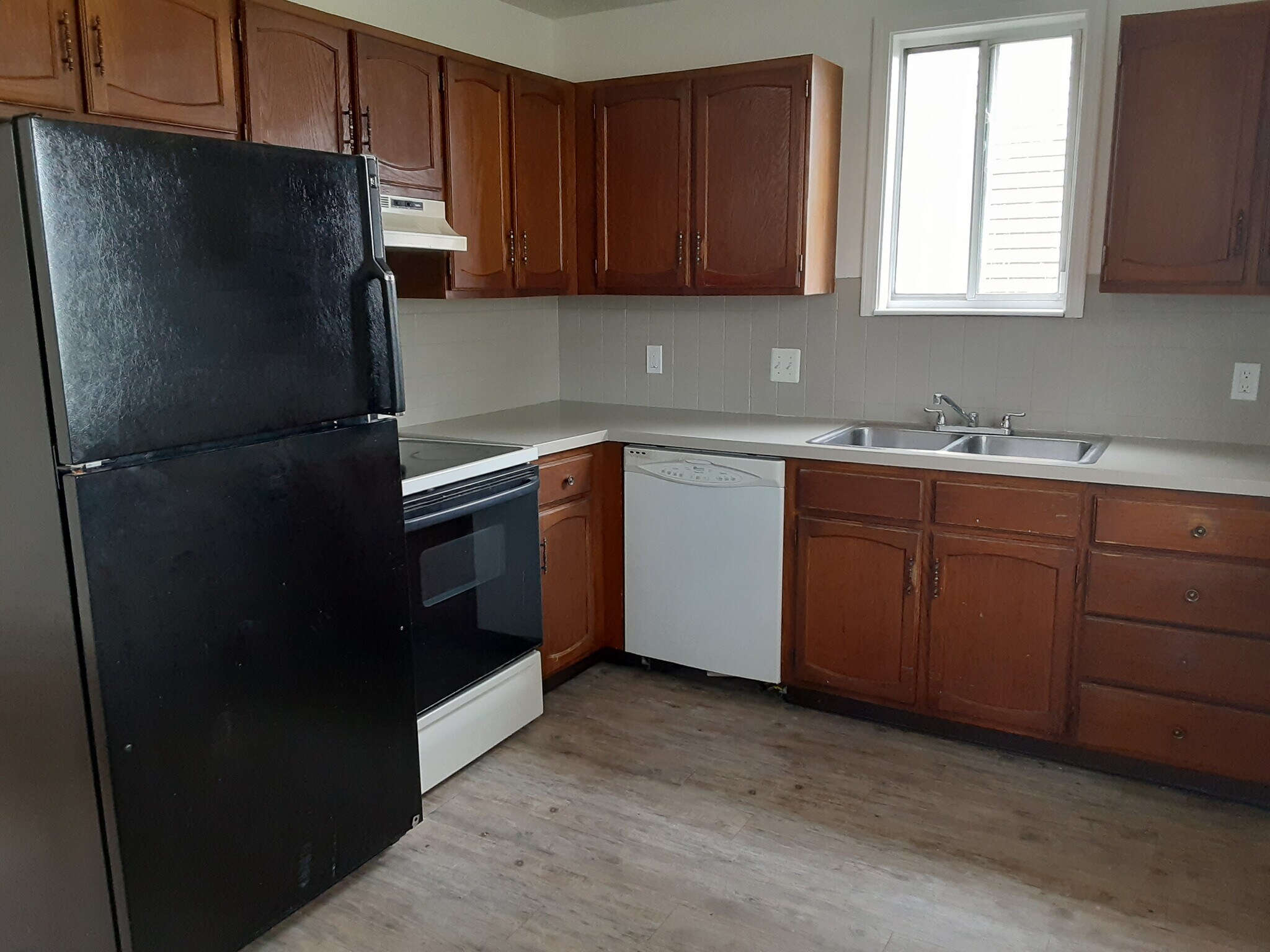 13x9 kitchen w/ 13x13 DR - 80 S Roanoke Ave