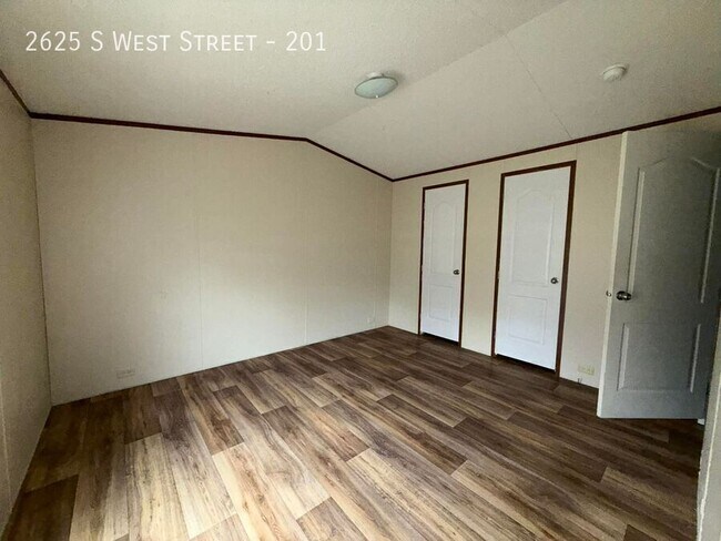 Building Photo - 2625 S West St