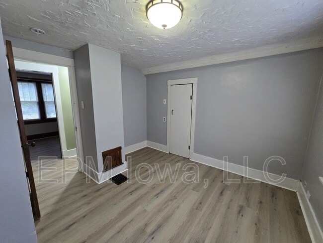 Building Photo - 2064 Independence Ave
