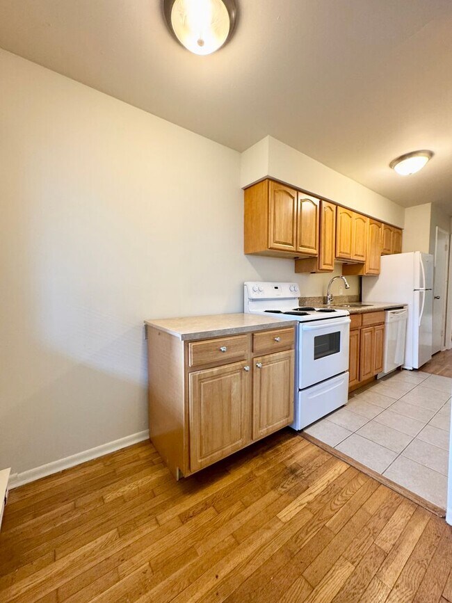 Building Photo - Flamingo Terrace