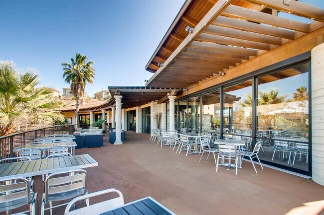 Building Photo - 303 Highland Village Cove