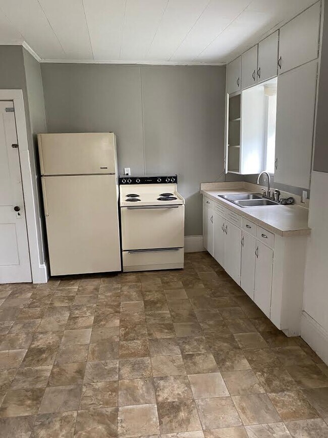 968 W Main St 968 W Main St Sugarcreek OH 44681 Apartment Finder