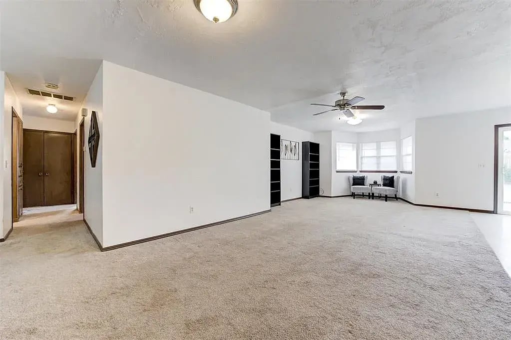 Building Photo - 216 Klondike Dr