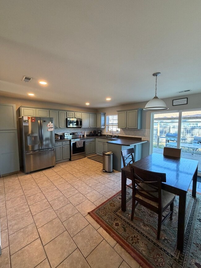 Building Photo - 21935 Lafayette Rd