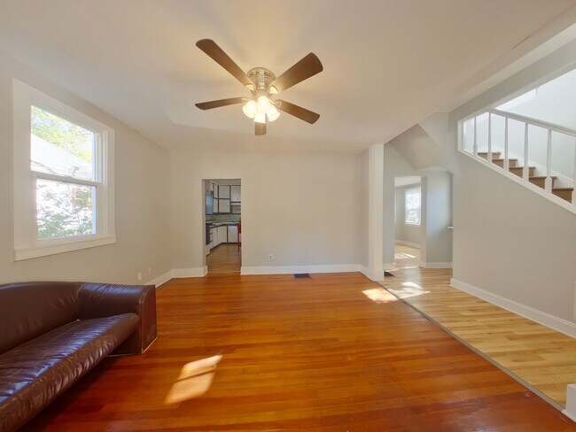 Building Photo - 3 Bedroom Home