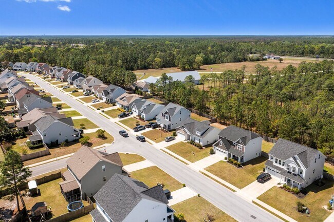 Building Photo - Holly Ridge 4 Bedroom