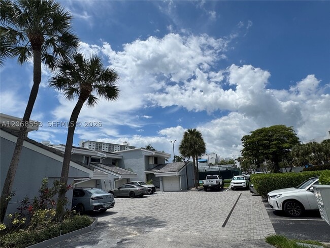 Building Photo - 350 Poinciana Island Dr