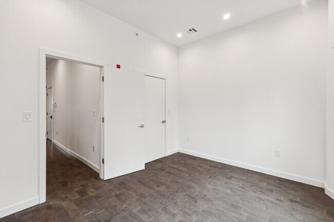 Building Photo - 2028 E Fletcher St