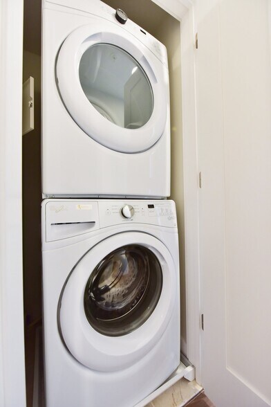 Building Photo - 2337 Champlain St NW