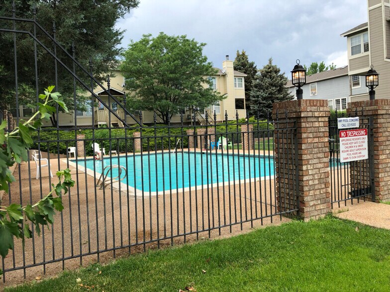Building Photo - 3200 Azalea Dr