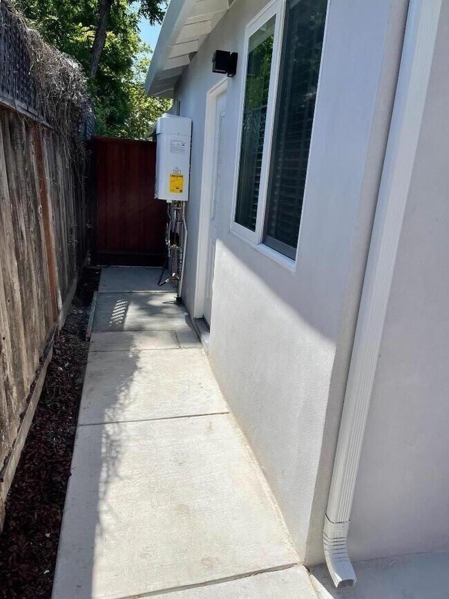 Building Photo - Myrtle St 954