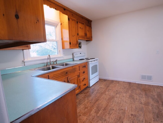 Building Photo - 3 BED 1 BATH RANCH HOME IN MECHANICSVILLE