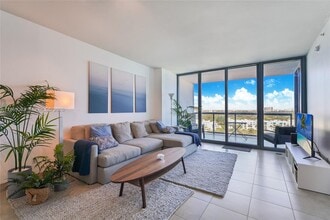 Building Photo - 601 NE 36th St