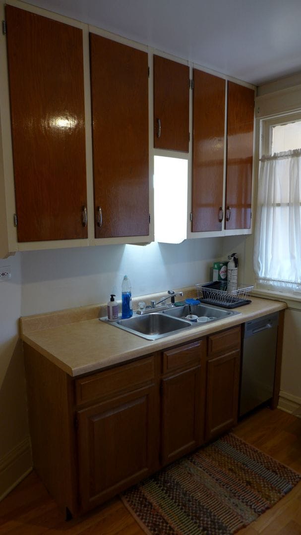 Building Photo - 136 Elgin Ave