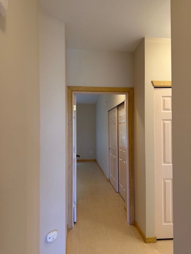 Building Photo - Spacious Mukilteo Nantucket Home Backing to a Peaceful Greenbelt