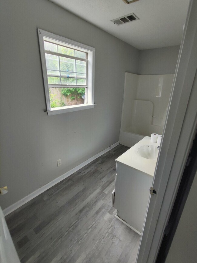 Building Photo - 1013 Co Rd 306