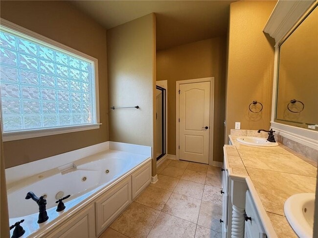 Building Photo - 609 N Tournament Dr