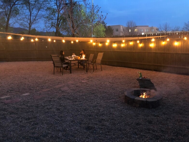 Building Photo - 512 Sandia St