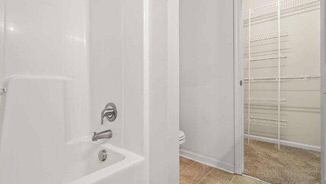 Building Photo - "Charming 2-Bed Townhouse with 2.5 Baths i...