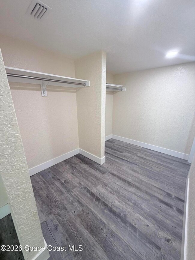 Building Photo - 1153 Carlton Dr