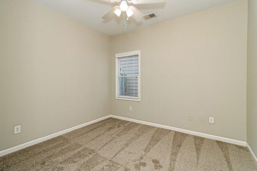 Building Photo - 49 Celtic Ct