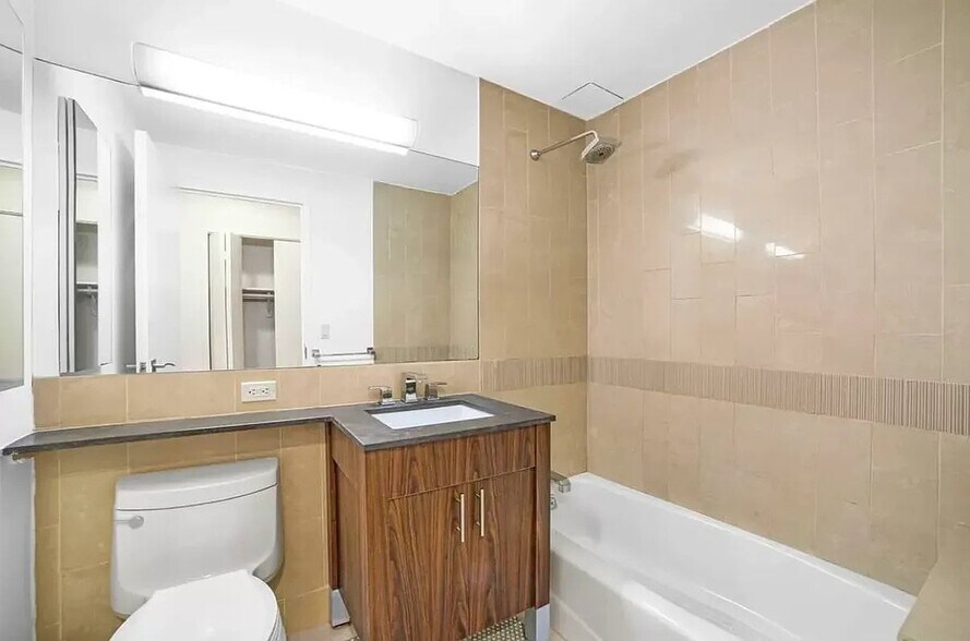 Building Photo - 30 W 18th St