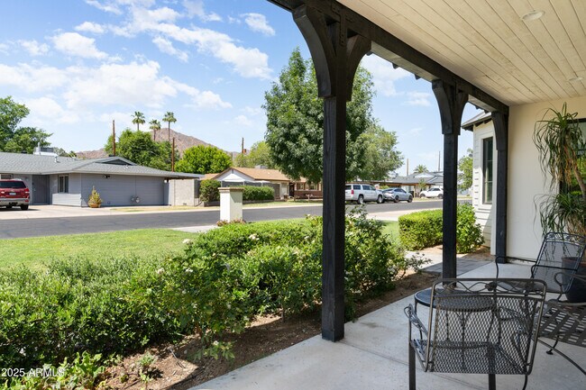 Building Photo - 4901 E Amelia Ave