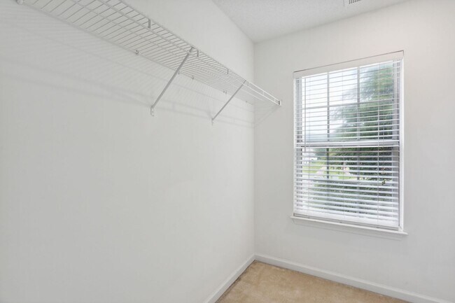 Building Photo - 372 Azalea Cir