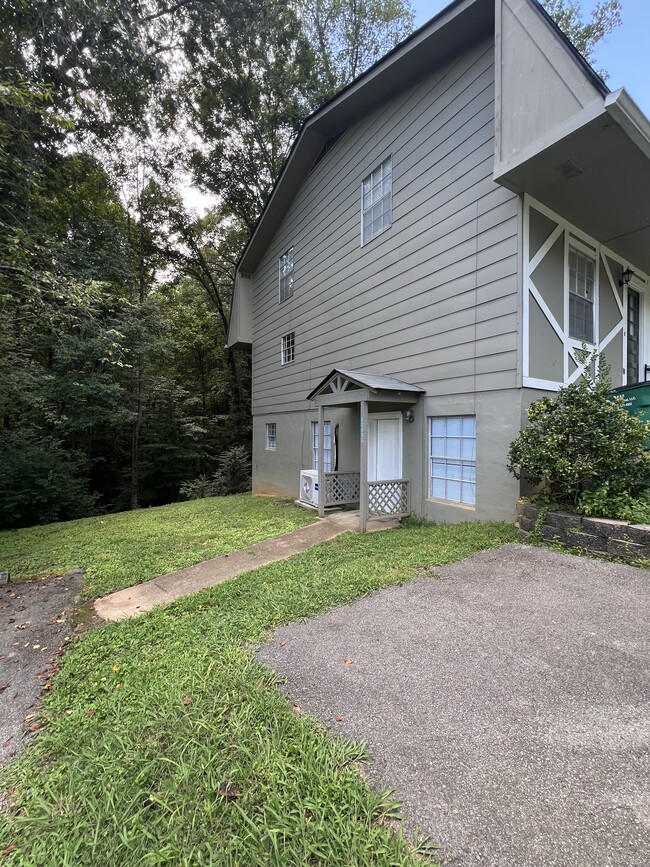 Building Photo - 6299 Teletha Ln