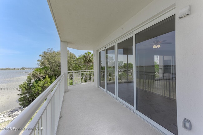 Building Photo - 1465 S Harbor City Blvd