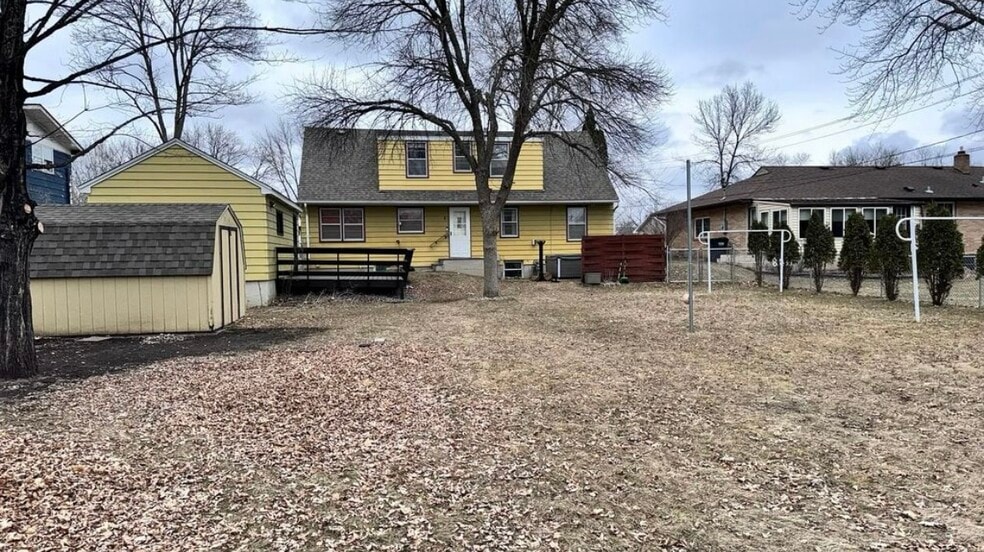 Building Photo - 908 3rd St S