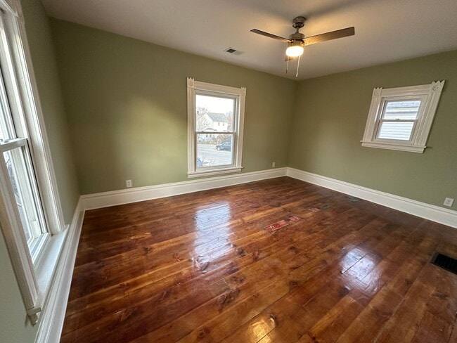 Building Photo - 824 Fifth NW