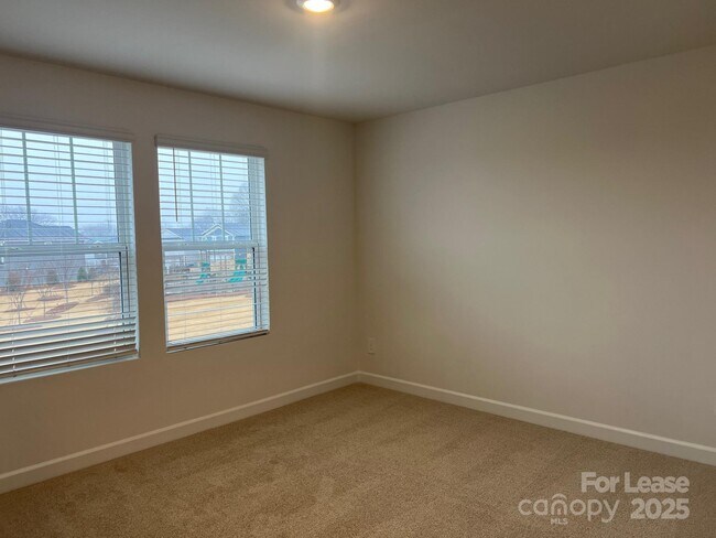 Building Photo - 1233 30th St Ln NE