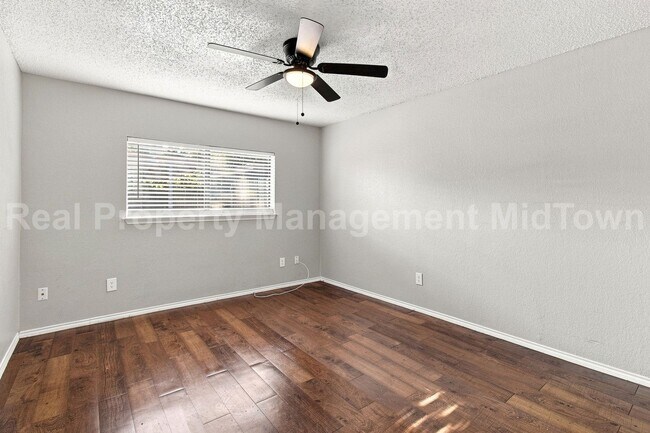 Building Photo - 2427 Indigo Ln