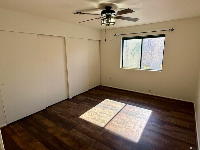 Building Photo - 11367 S Phoenix Dr