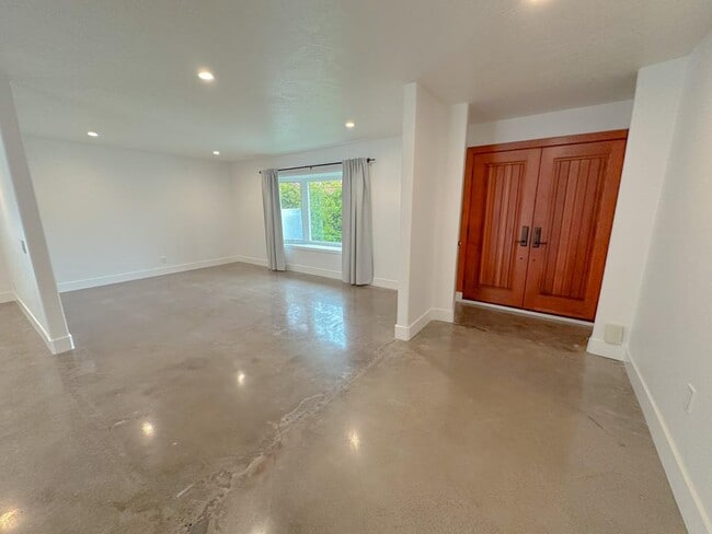 Building Photo - 25761 Serenata Dr