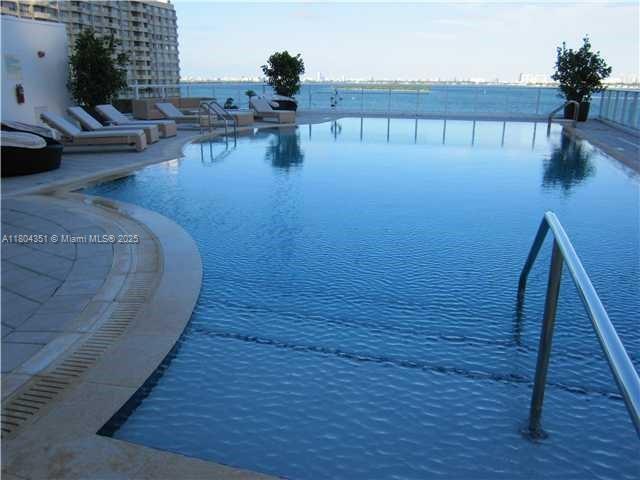 Building Photo - 2020 N Bayshore Dr