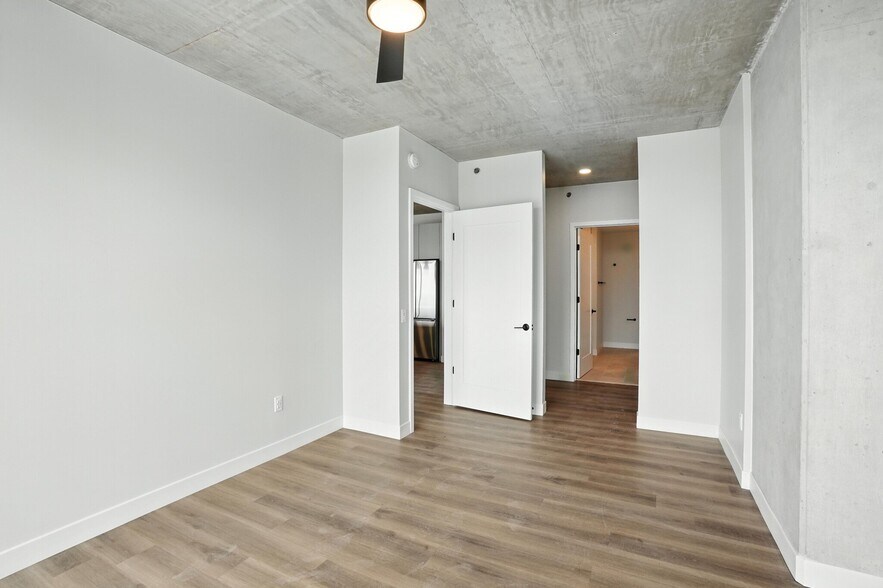 Building Photo - 1110 W Carroll Ave